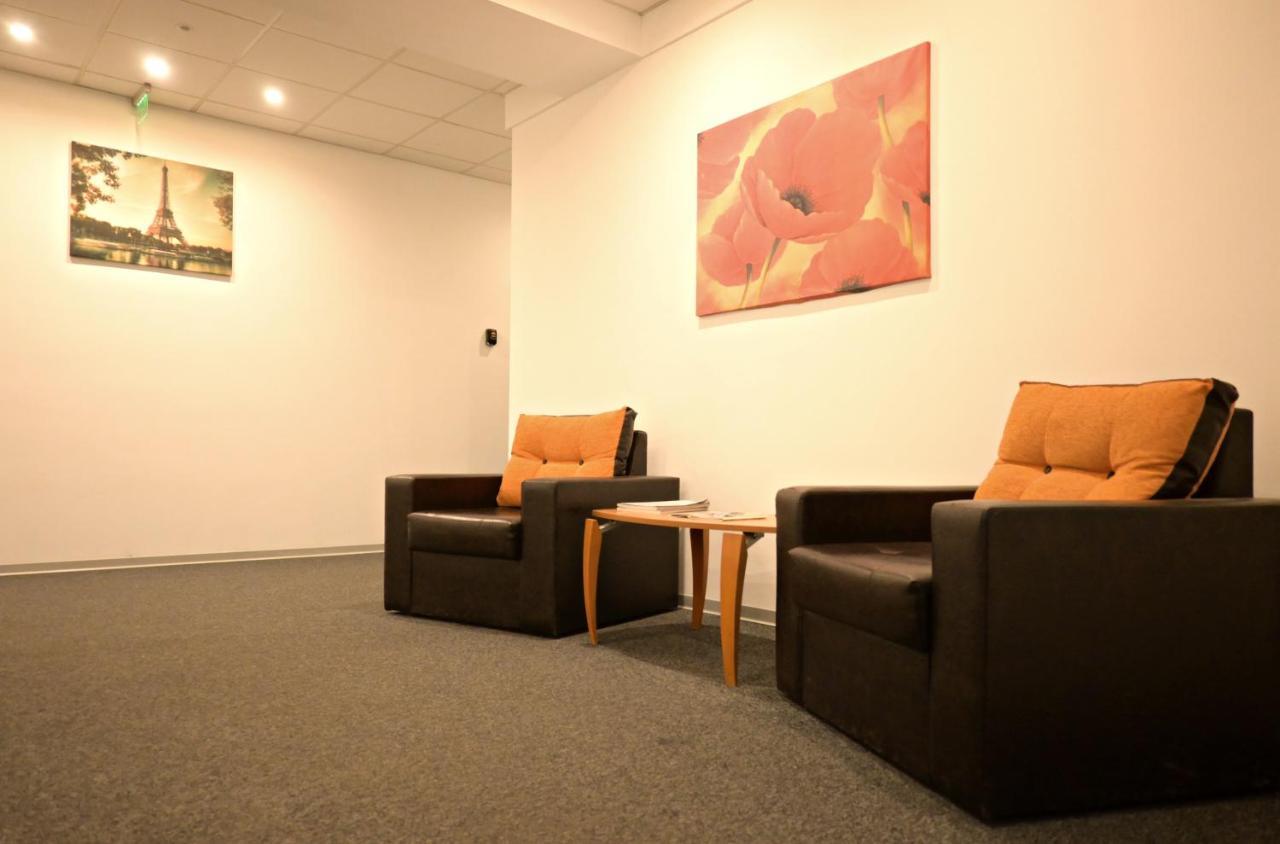Luana Airport Apartments #3 オトペニ エクステリア 写真